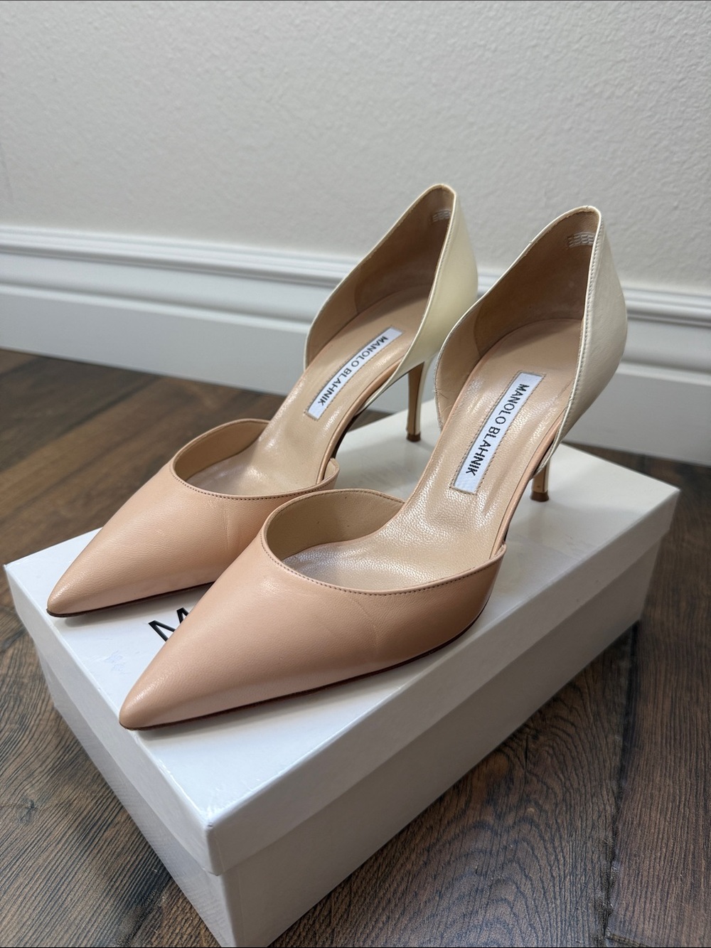 MANOLO BLAHNIK Tayler Bicolor Blush and Cream Pointed D'Orsay Pumps